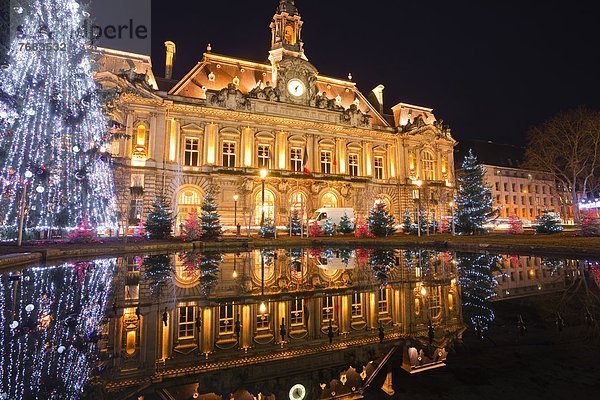 hoch  oben  beleuchtet  Frankreich  Europa  Halle  Stadt  Beleuchtung  Licht  Weihnachten  Reise  Indre-et-Loire