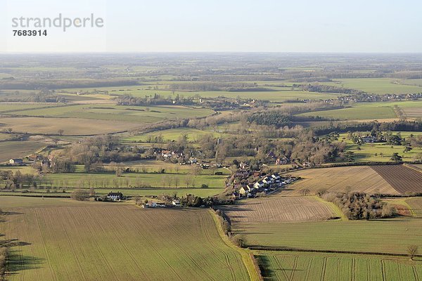 Ländliches Motiv  ländliche Motive  rollen  Europa  Großbritannien  Landschaft  klein  Dorf  Ansicht  Luftbild  Fernsehantenne  England  Suffolk