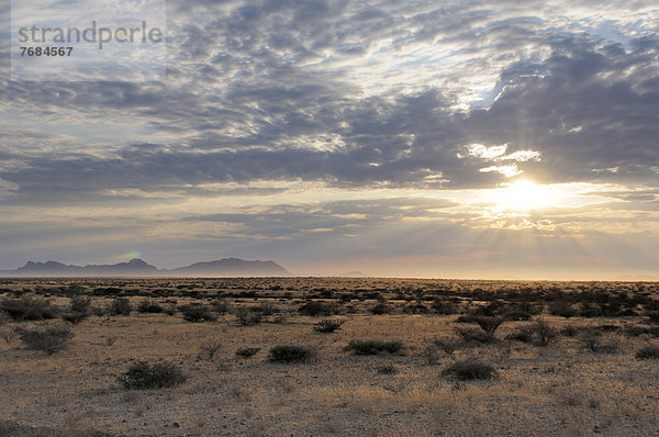 Landschaft nahe Spitzkoppe  Morgendunst  Namib-Wüste  Namibia  Afrika