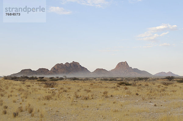 Spitzkoppe  Morgendunst  Namib-Wüste  Namibia  Afrika