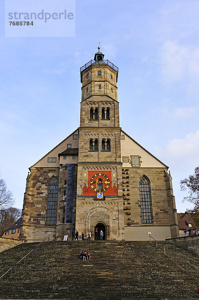 Kirche Sankt Michael  1427 als spätgotische Hallenkirche errichtet  1507 entstand die Freitreppe  Marktplatz  Schwäbisch Hall  Baden-Württemberg  Deutschland  Europa  ÖffentlicherGrund