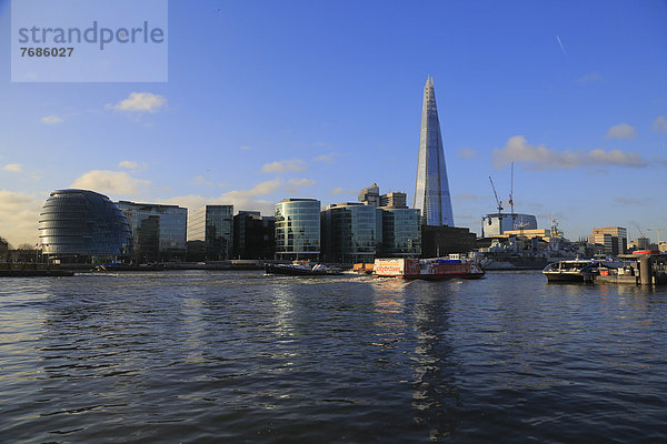 Southwark mit City Hall und The Shard  zweithöchstes Gebäude Europas  310 Meter  River Thames  Themse  gesehen vom Tower of London