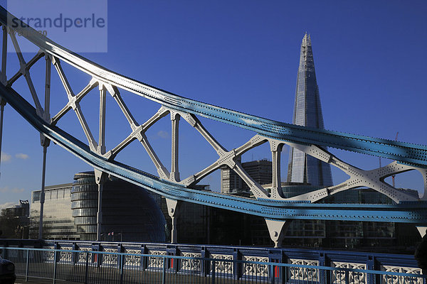 Tower Bridge  hinten The Shard  zweithöchstes Gebäude Europas  310 Meter  Architekt Renzo Piano