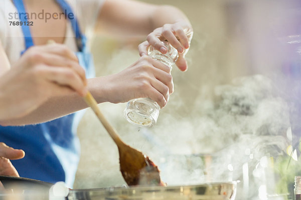 Paarkochen in der Küche