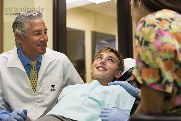 Patientin  sprechen  Zahnarzt