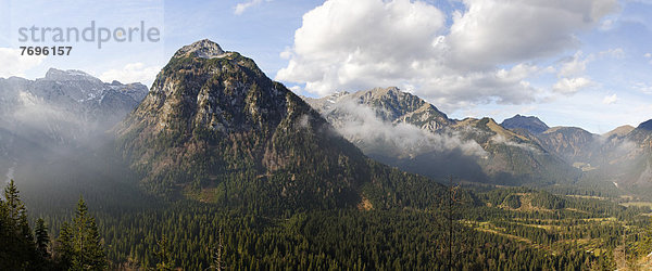 Dristlkopf  Feilkopf  Falzthurnjoch und Mondscheinspitze im Naturpark Karwendel vom Tunnelweg zum Zölferkopf aus  bei Pertisau  Achenseegebiet  Karwendel  Tirol  Österreich  Europa