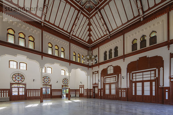 historischer Wartesaal im Bahnhof Sirkeci  Endbahnhof vom Orient-Express  Istanbul  Türkei  Europa