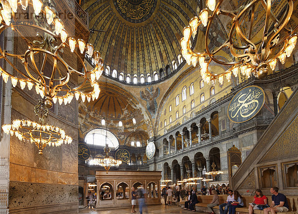 Hauptschiff der Hagia Sophia  rechts Minbar