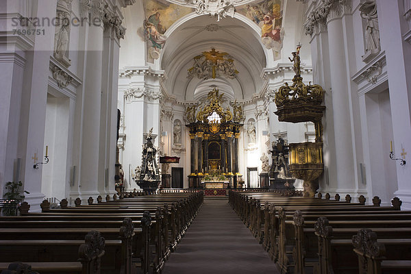 Innenraum mit Hochaltar  Dom St. Salvator zu Fulda  Fuldaer Dom