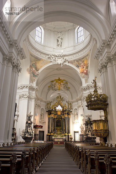 Innenraum mit Hochaltar  Dom St. Salvator zu Fulda  Fuldaer Dom