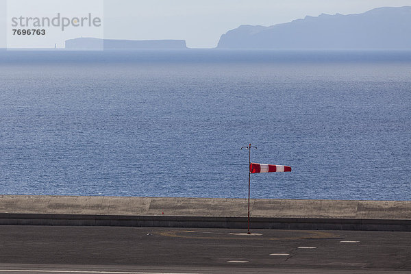 Windhose am Flughafen von Madeira  LPMA  Funchal Airport oder Airport Santa Catarina