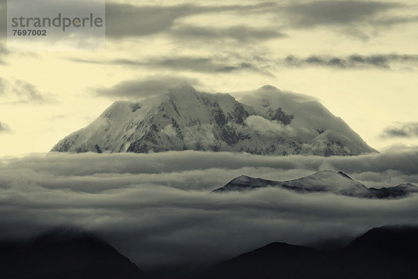 Mount Hunter  14.573 ft  in der Alaska Range  Alaskakette