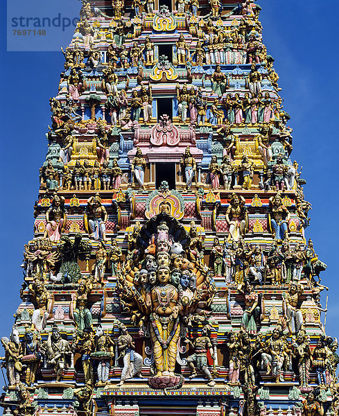 Gopuram oder Torturm am Eingang zum Hindutempel Colombo II