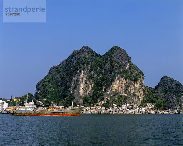 Kalkstein-Felsen  Bucht von Halong  Vinh Ha Long  UNESCO Weltnaturerbe