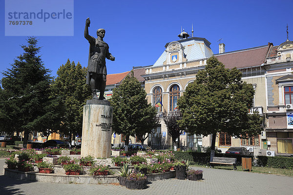 Statue des römischen Kaisers Trajan vor dem Rathaus