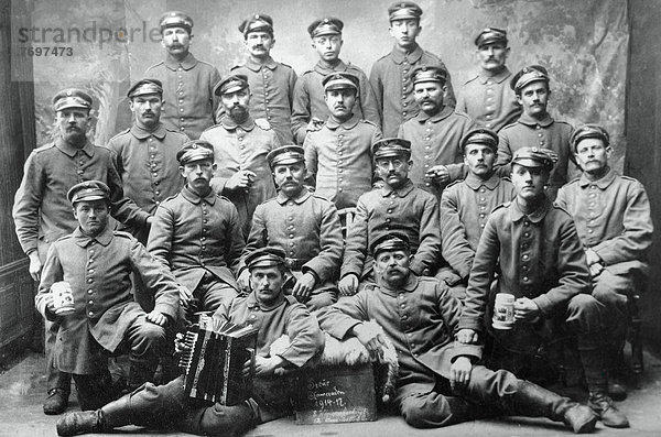 Gruppenaufnahme preußische Soldaten bei Kriegsausbruch 1. Weltkrieg ca 1914