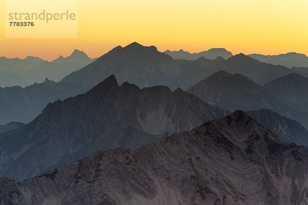 Bergkämme bei Sonnenuntergang vom Hochiss im Rofan  Rofan  Tirol  Österreich