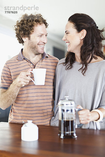 Paare  die zusammen Kaffee trinken