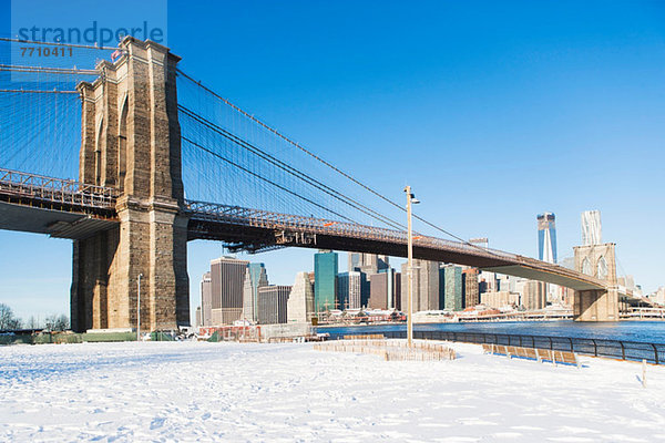 Brooklyn Bridge und Schneepark