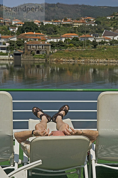 Mann  Entspannung  Tal  Fluss  Terrasse  Kreuzfahrtschiff  Douro