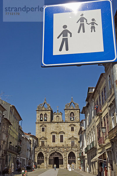 Fernverkehrsstraße  Zeichen  Kathedrale  Fußgänger  Braga  Signal