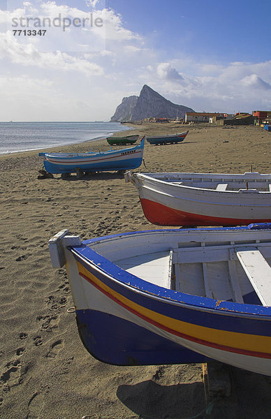 Felsbrocken Strand Boot streichen streicht streichend anstreichen anstreichend angeln Gibraltar