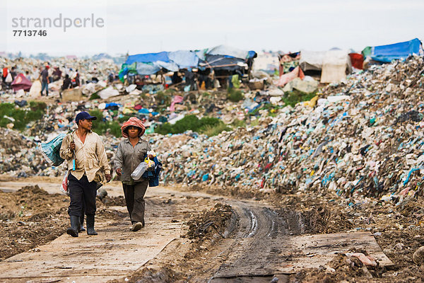 Phnom Penh  Hauptstadt  Mensch  Menschen  Produktion  Abfall  Mülldeponie  Kambodscha  Weg