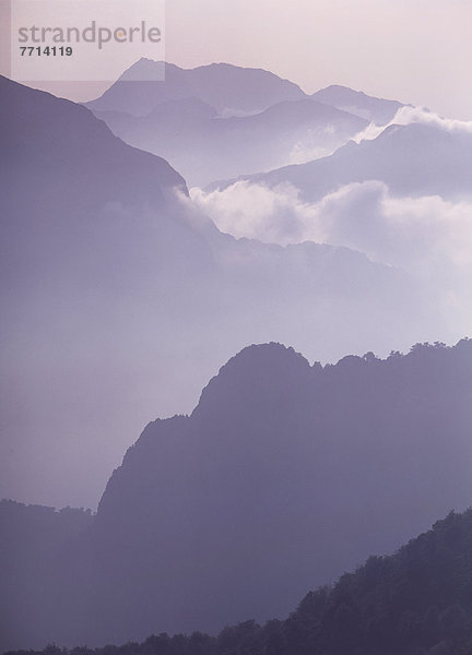 Berg sehen Abenddämmerung