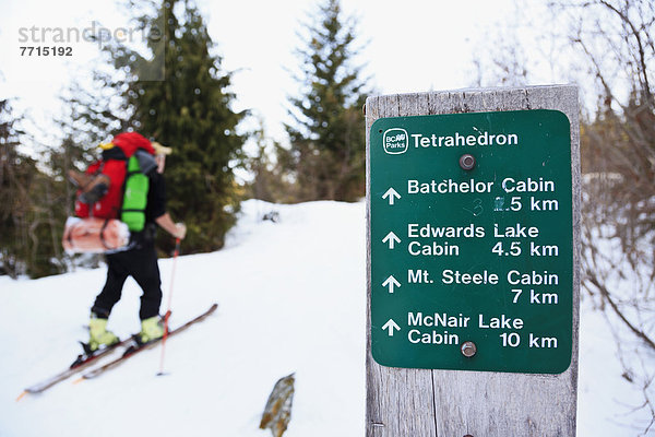 Skifahrer  folgen  aufwärts  Kabine  Berg  Ländliches Motiv  ländliche Motive