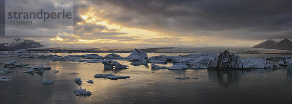 fließen  Eis  Gegenstand  Kalb  Jökulsárlón  Island  Lagune  Dämmerung