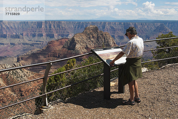 einsteigen  Mann  lesen  Ehrfurcht  Ignoranz  Monarchie  zeigen  Schlucht  Information  North Rim