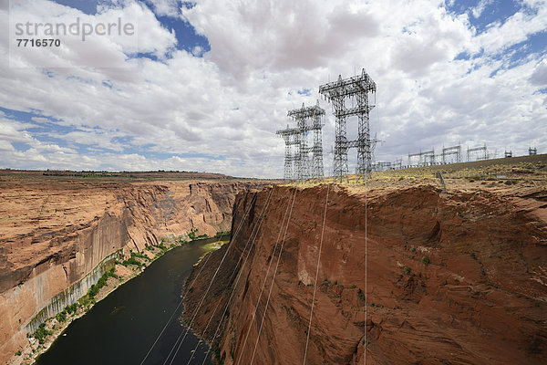 Freileitungsmast  Fluss  Metalldraht  Damm  erweiternd  Tal  Schlucht  Colorado  Elektrizität  Strom