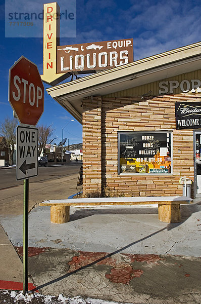 Vereinigte Staaten von Amerika  USA  Alkohol  Straße  Laden  Arizona  Richtung  Williams