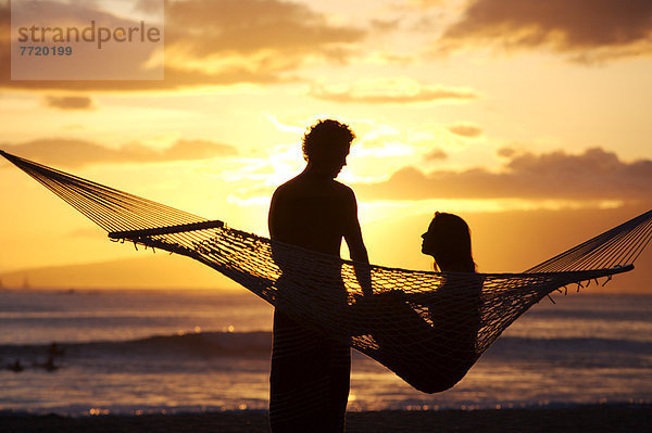 stehend  Frau  Mann  Silhouette  Hängematte  Hawaii  Oahu  Waikiki