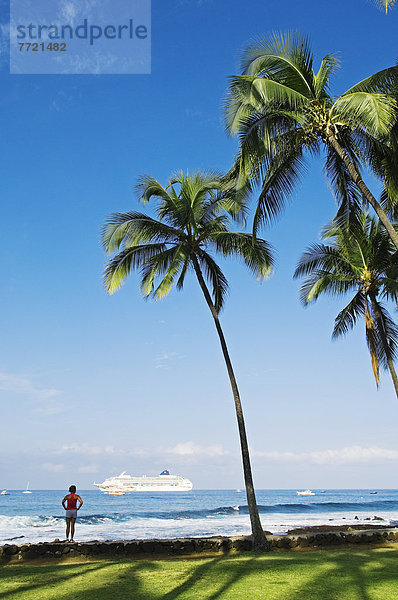 Hawaii  Big Island  Frau  Stolz  sehen  Schiff  Reichtum  Kreuzfahrtschiff  Hawaii