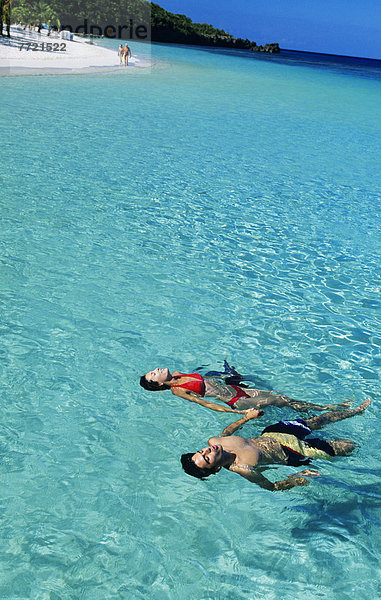 durchsichtig  transparent  transparente  transparentes  Wasser  Ozean  fließen  Karibik  türkis  Honduras