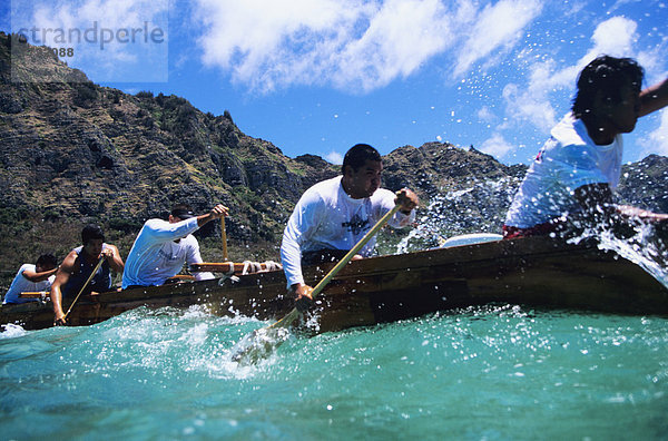 Wasser Mann Kanu paddeln türkis Hawaii Oahu