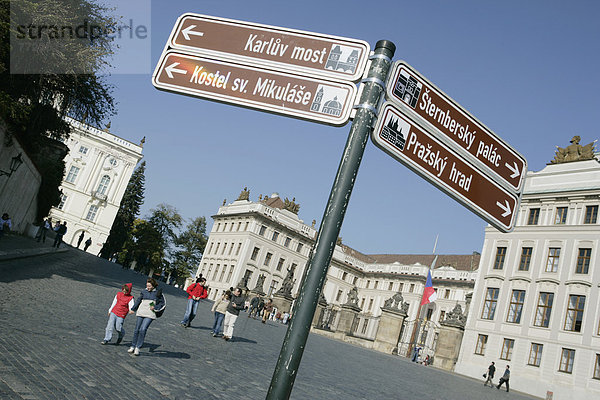 nahe  Prag  Hauptstadt  Palast  Schloß  Schlösser  Zeichen  Tschechische Republik  Tschechien  Tourismus