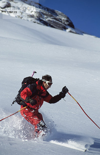 Mann Skifahren