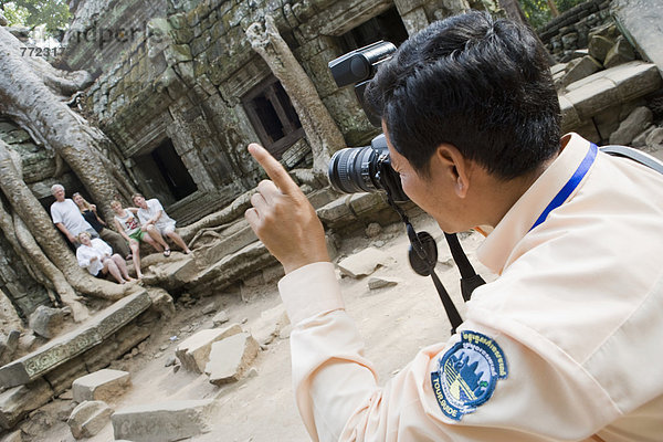 Mann  Mensch  Fotografie  nehmen  Menschen  Menschengruppe  Menschengruppen  Gruppe  Gruppen  Kambodscha  Siem Reap