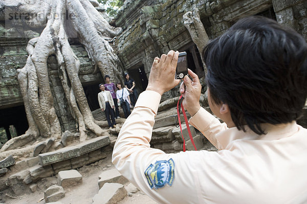 Frau  Mensch  Fotografie  nehmen  Menschen  Menschengruppe  Menschengruppen  Gruppe  Gruppen  Kambodscha  Siem Reap