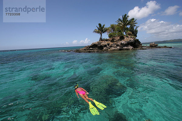Frau  über  seicht  schnorcheln  Ansicht  Mikronesien  Palau  Riff