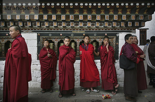 Stützrad  fünfstöckig  Buddhismus  Mönch  Gebet