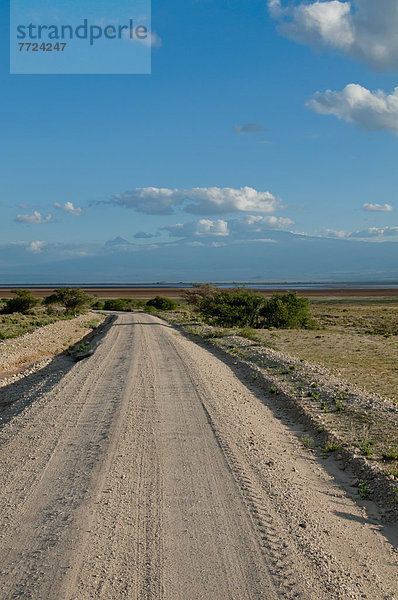 leer  Fernverkehrsstraße  Amboseli Nationalpark  Kenia