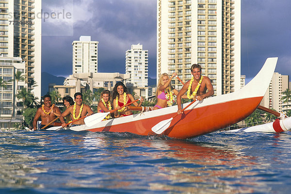 Mensch  Menschen  Tourist  Hotel  Hintergrund  frontal  Kanu  Hawaii  lei  Oahu  Waikiki