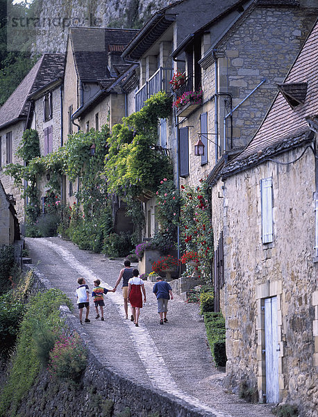 Frankreich  gehen  klein  Straße  Dorf  vorwärts