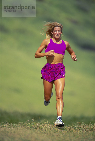 Form  Formen  Frau  Bewegungsunschärfe  rennen  grün  Athlet  Hintergrund  frontal  Ansicht  Gras  blond  Hawaii  Oahu