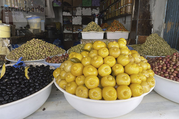 eingelegt  einlegen  Schüssel  Schüsseln  Schale  Schalen  Schälchen  Zitrone  Olive  Marokko