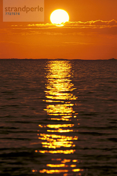 Wasser  Dunkelheit  Sonnenuntergang  Ozean  Spiegelung  Reflections