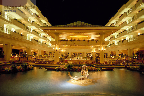 Binnenhafen  beleuchtet  Ehrfurcht  Statue  Urlaub  Innenhof  Hof  Hawaii  Maui  Dämmerung  Wailea